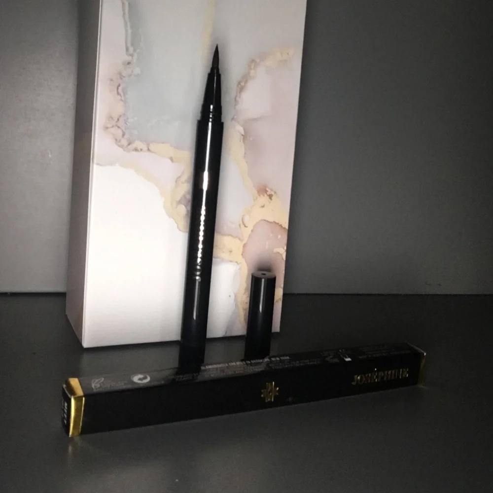 2/$25 💋 New Define Waterproof Graphic Liquid Eyeliner